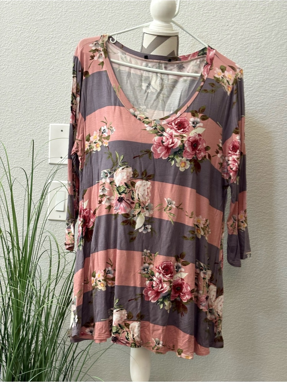 Women’s Pink & Gray Floral Stripe V-Neck Top